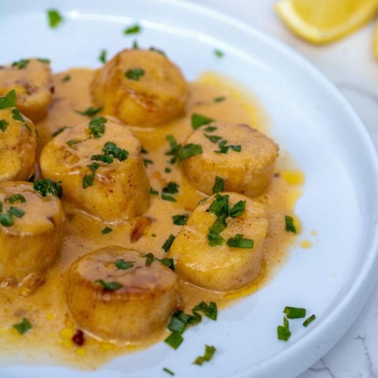 Keto Scallops with Garlic Cream Sauce Tastylicious