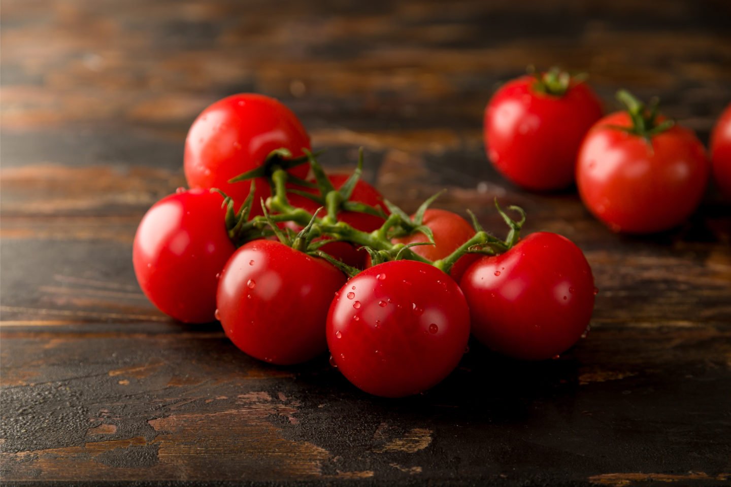 fresh tomatoes on table