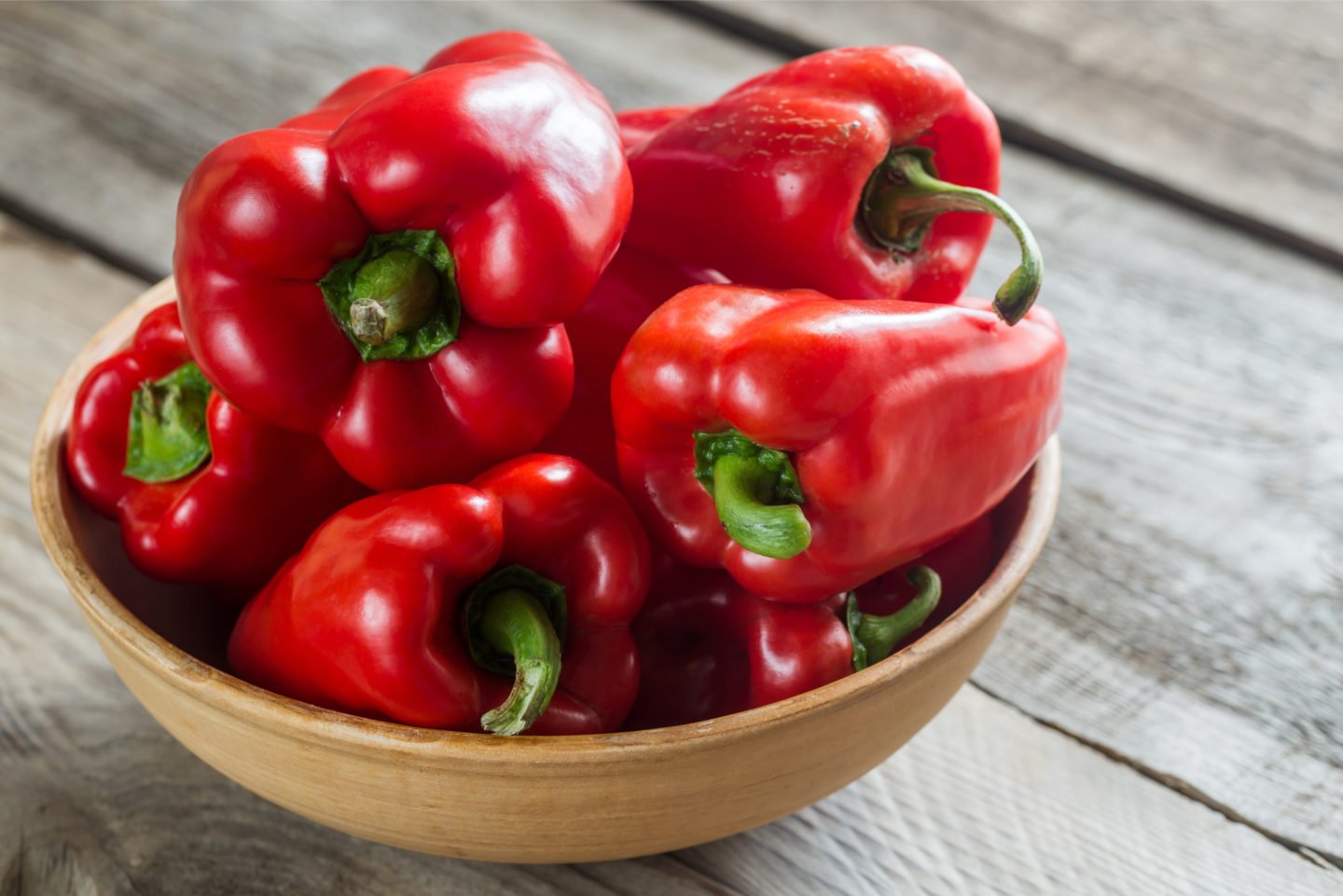 red bell peppers in bowl