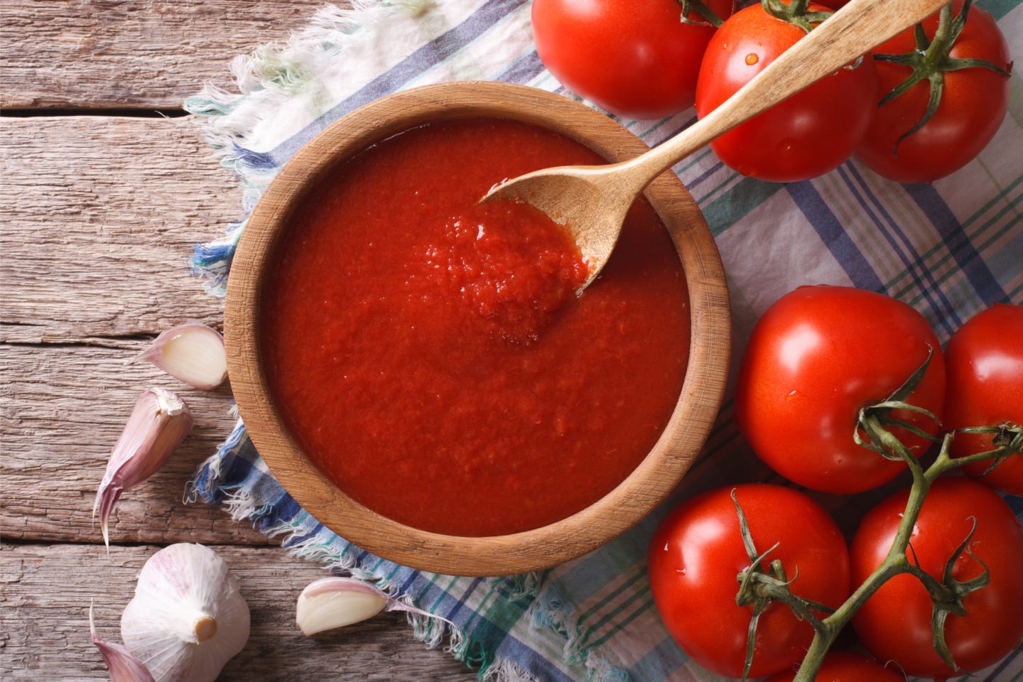 tomato sauce in bowl