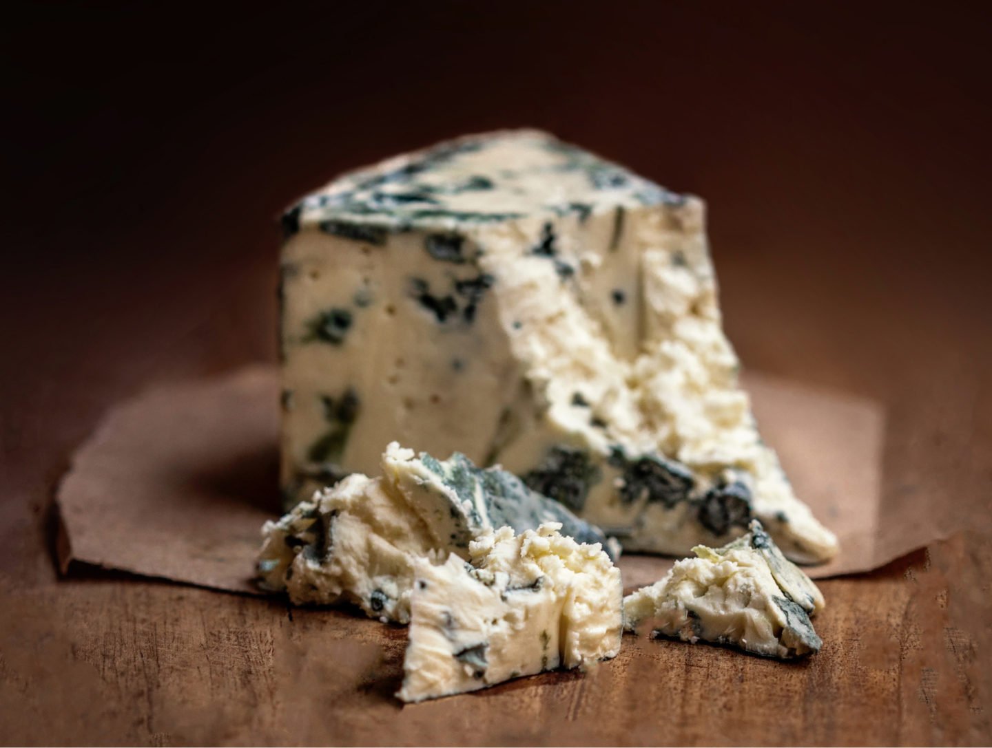 Gorgonzola cheese with crumbled pieces