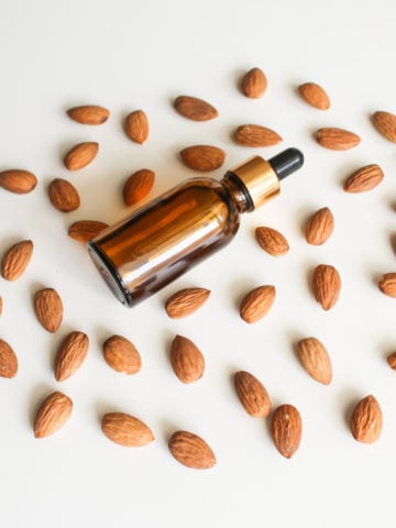 16 Best Almond Extract Substitutes for Baking
