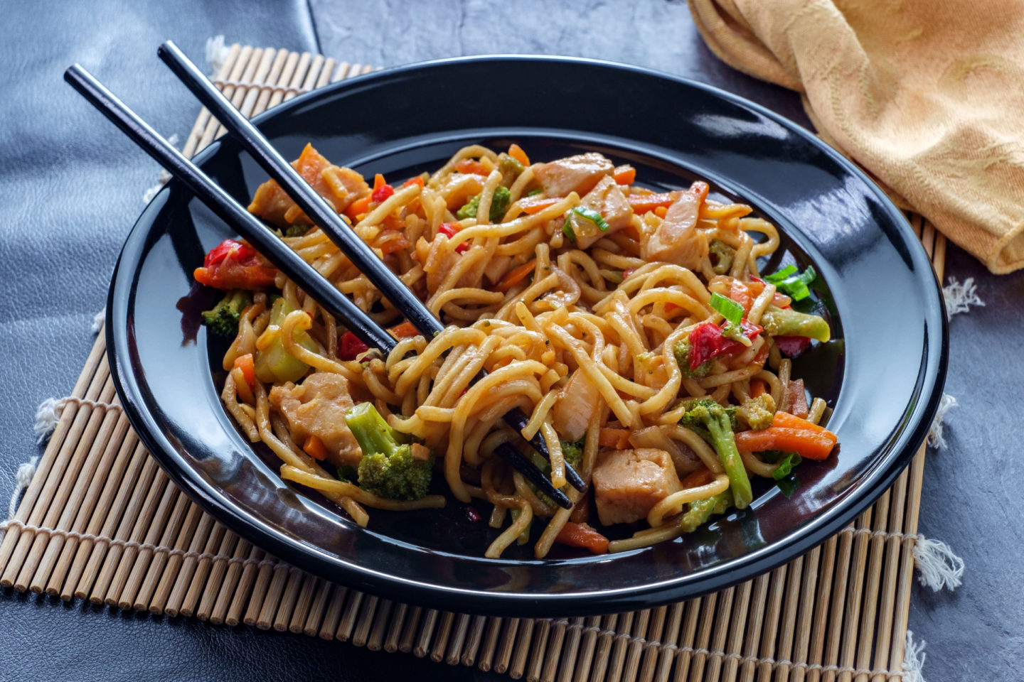 bowl of chicken chow mein noodles