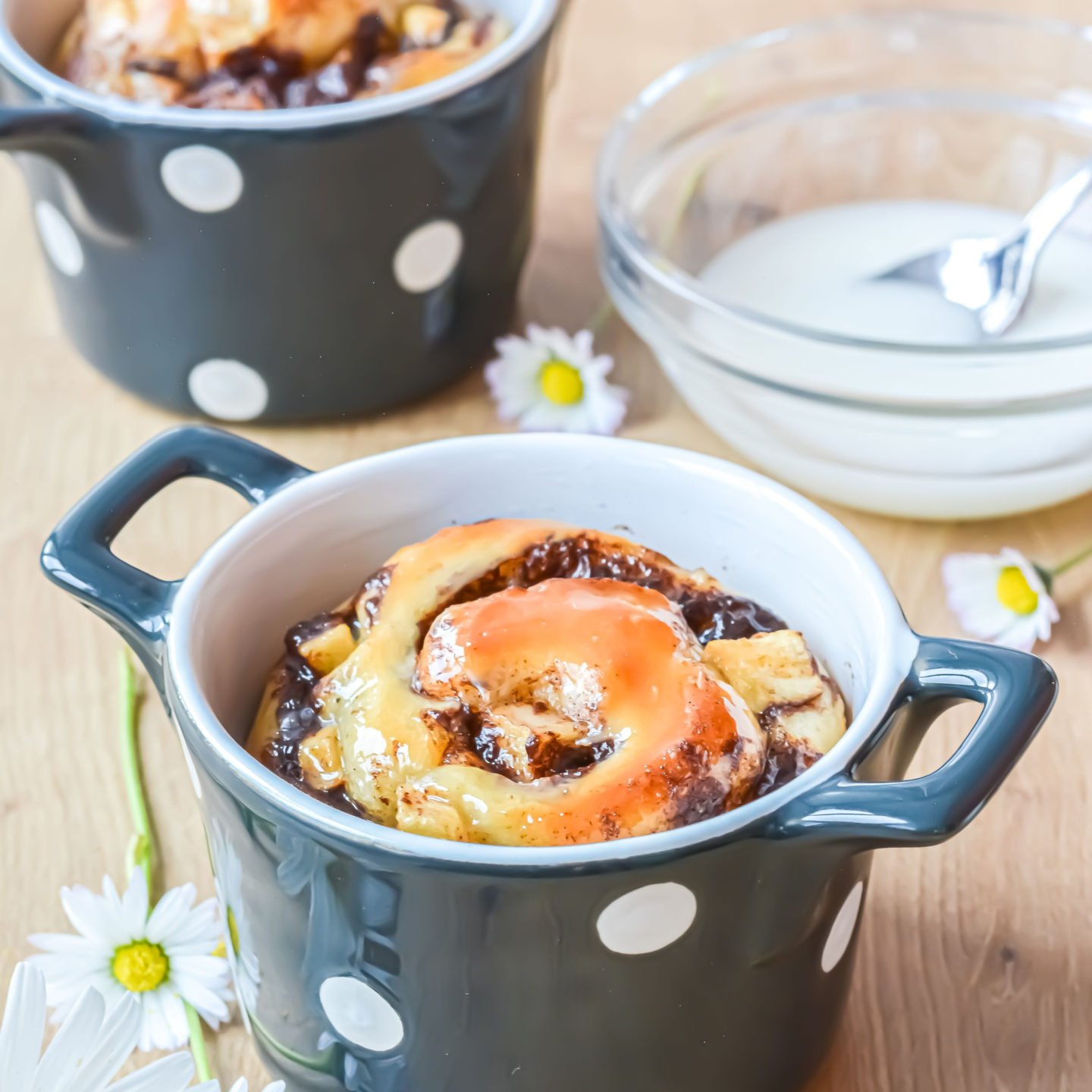 cinnamon buns in mugs ramekins