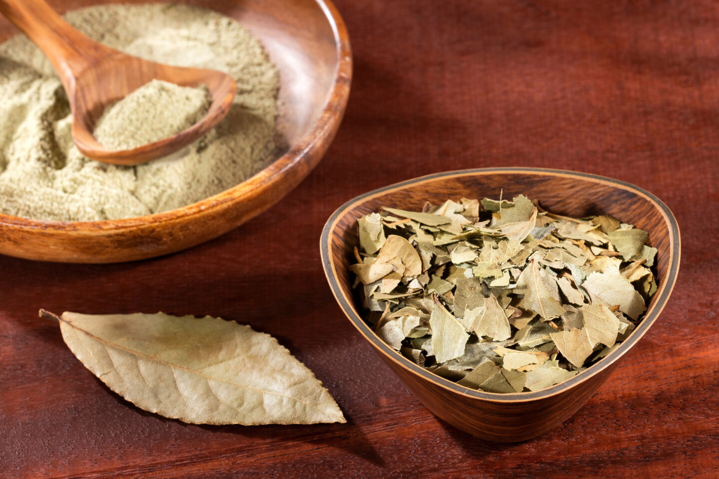 crushed dried bay leaves and bay leaf powder