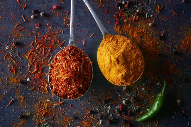 Saffron vs. Turmeric How Do You Tell the Difference? Tastylicious