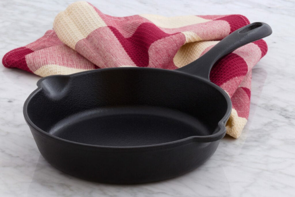 regular-vs-enameled-cast-iron-which-is-best-plus-pros-and-cons