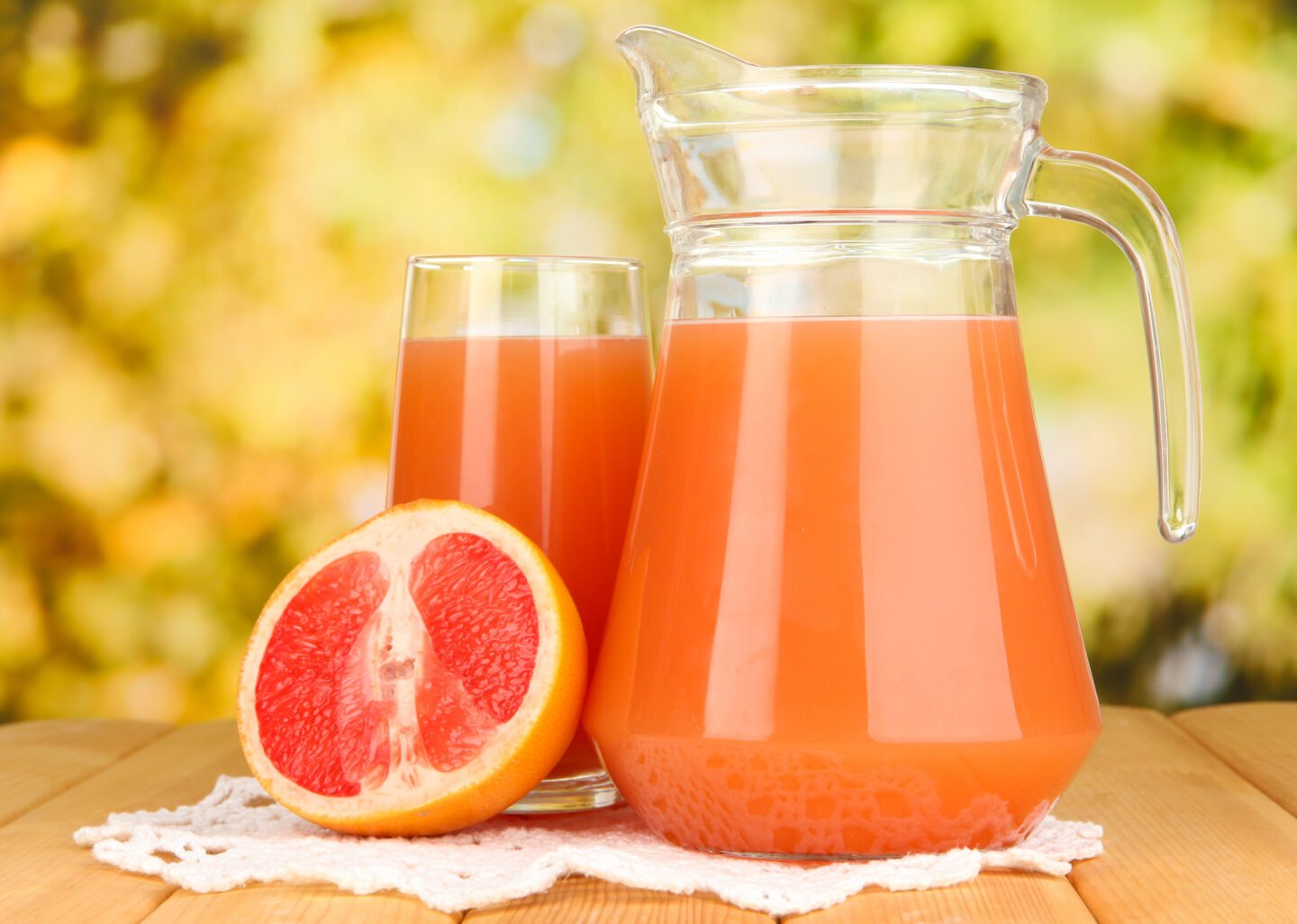 Full,Glass,And,Jug,Of,Grapefruit,Juice,And,Grapefruits,On