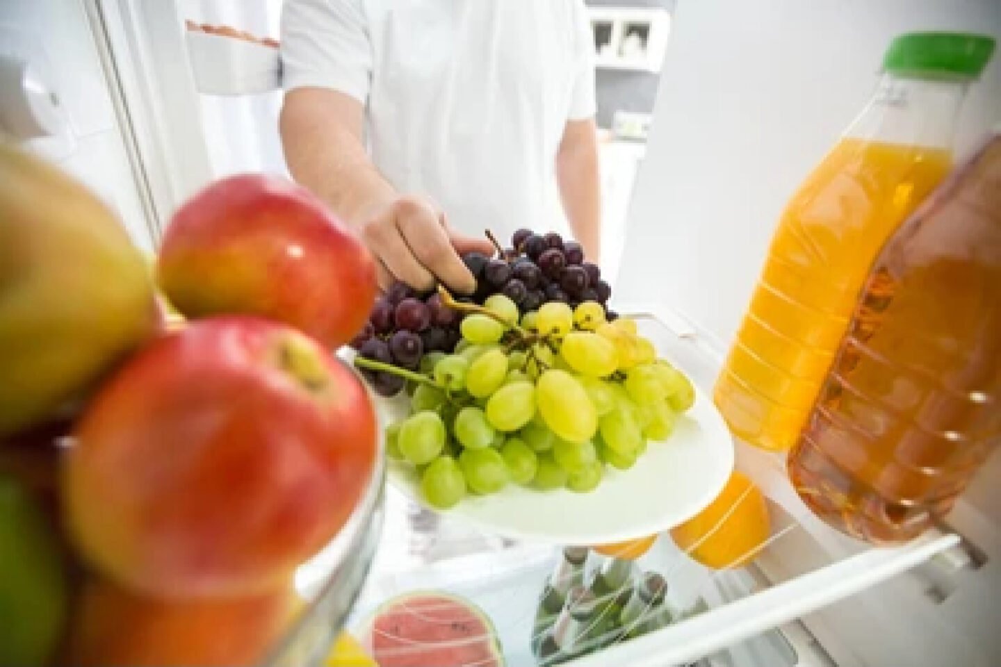 guy wants to eat grapes in fridge