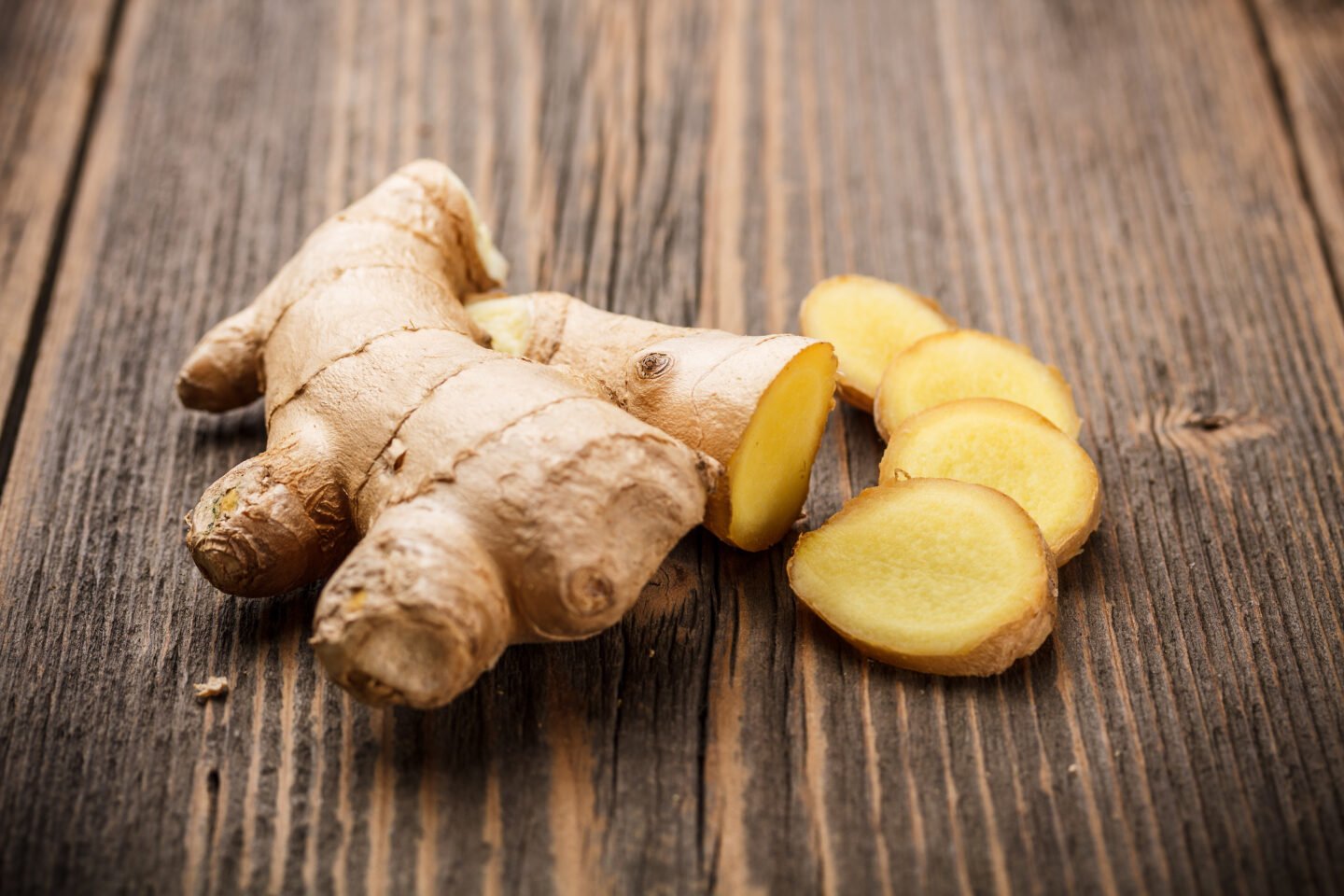 Ginger,Root,Sliced,On,Wooden,Table