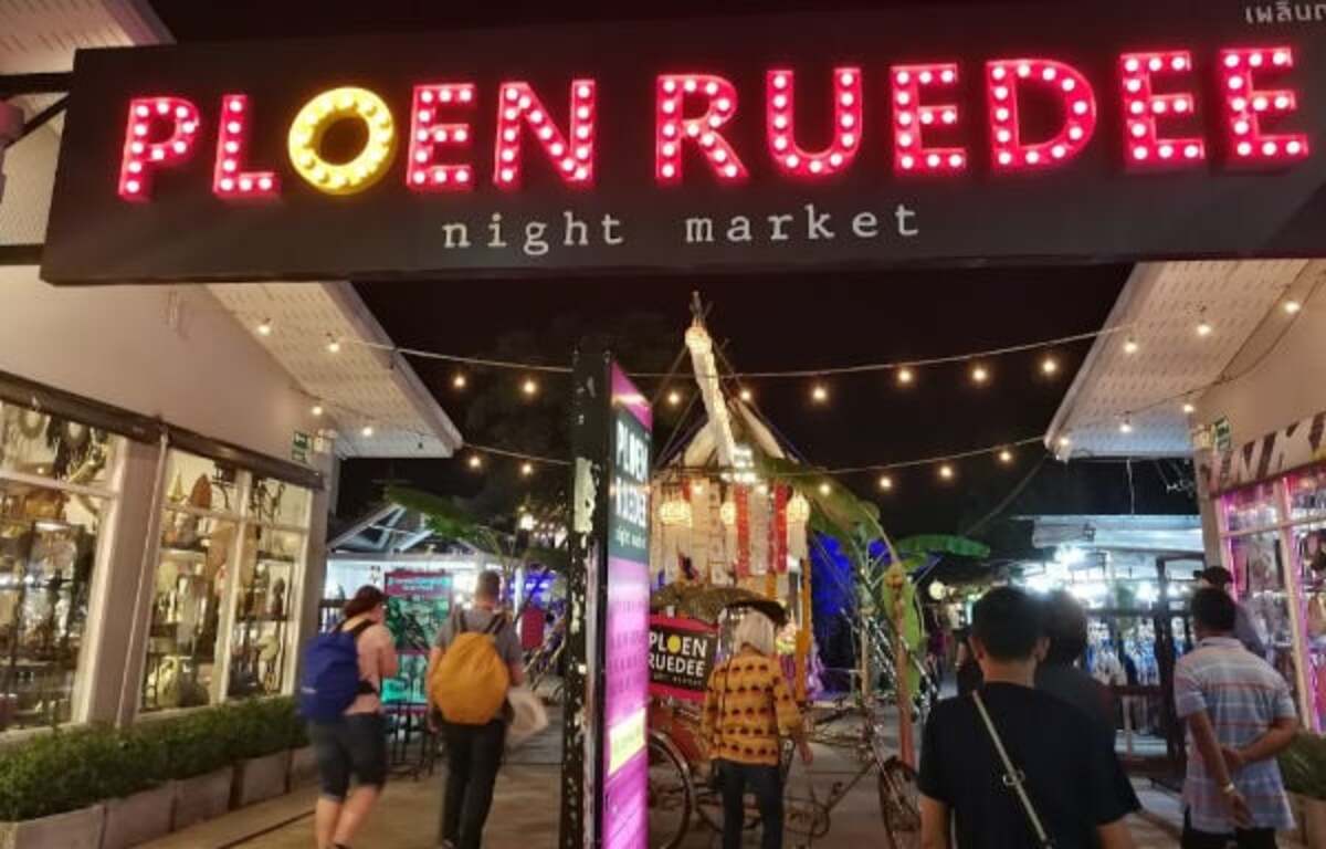 Chiang Mai Night Market Ploen Ruedee