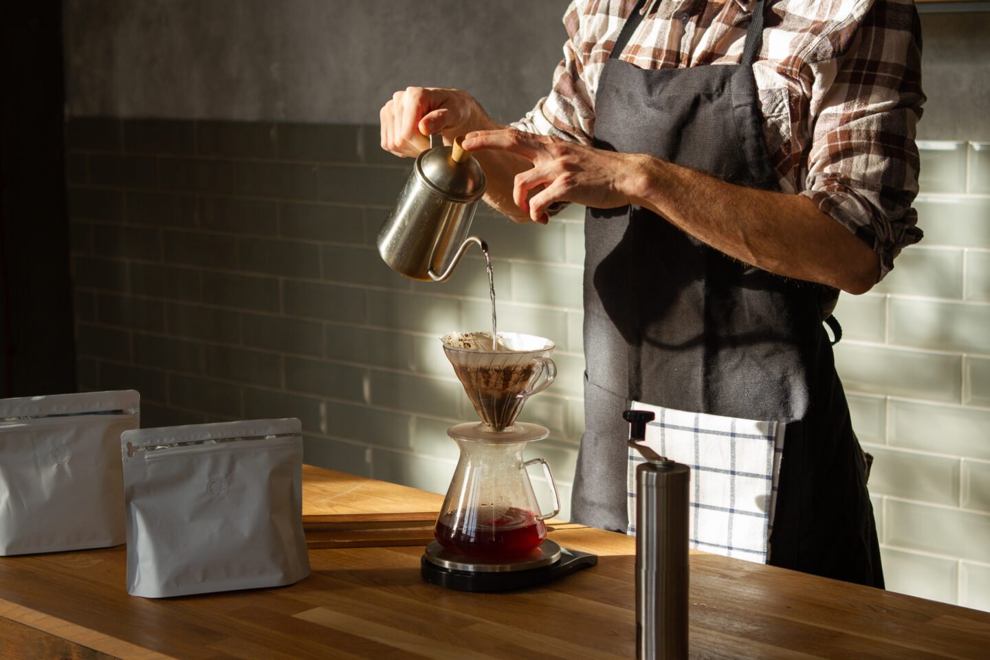 Coffee,Shop,Worker,Standing,At,The,Counter,With,Hand,Drip