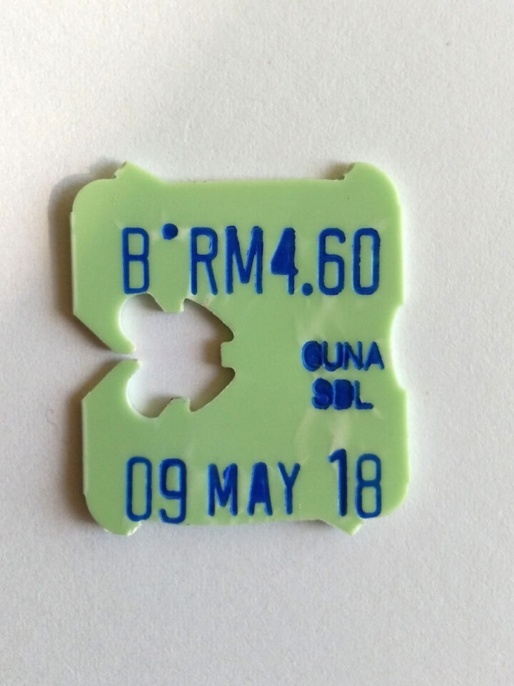 white-spots-on-bread-mold-or-flour-tastylicious