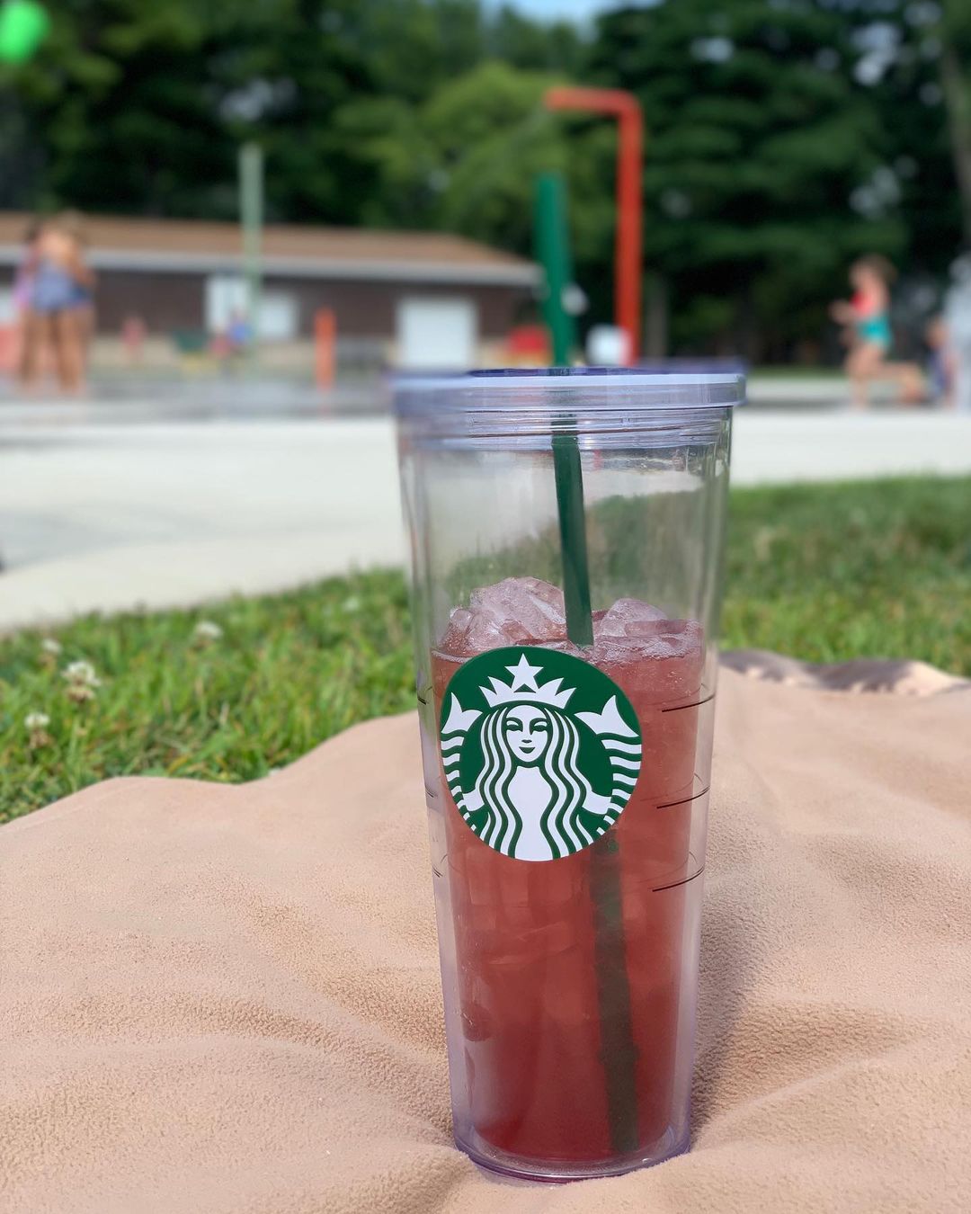 starbucks iced blueberry black tea lemonade in reusable starbucks cup