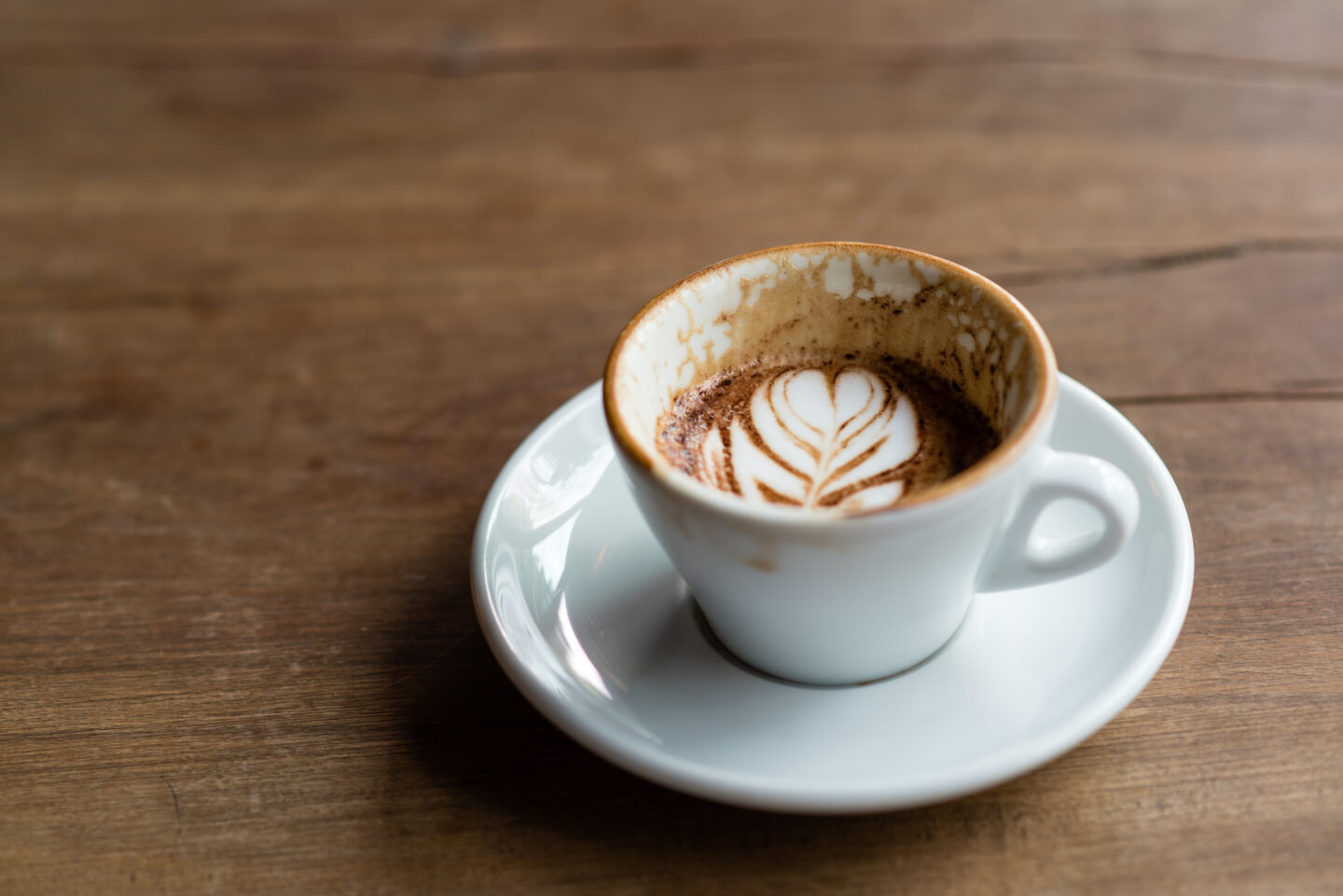 Hot,Latte,On,A,Wooden,Table