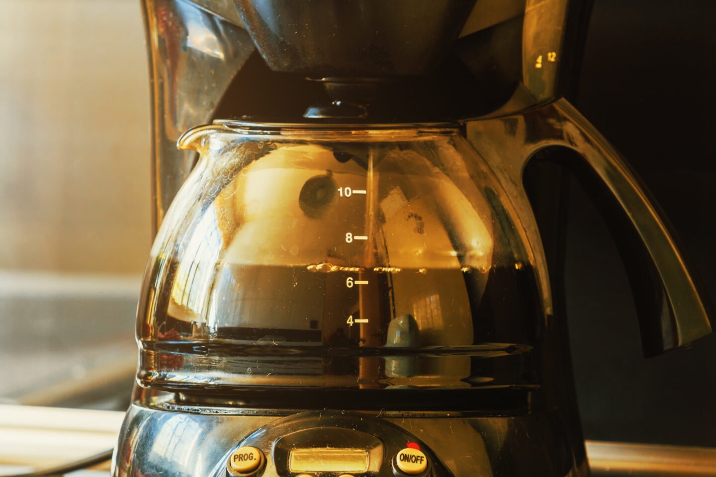 Close up,Of,Electric,Glass,Coffee,Pot,With,Measurer