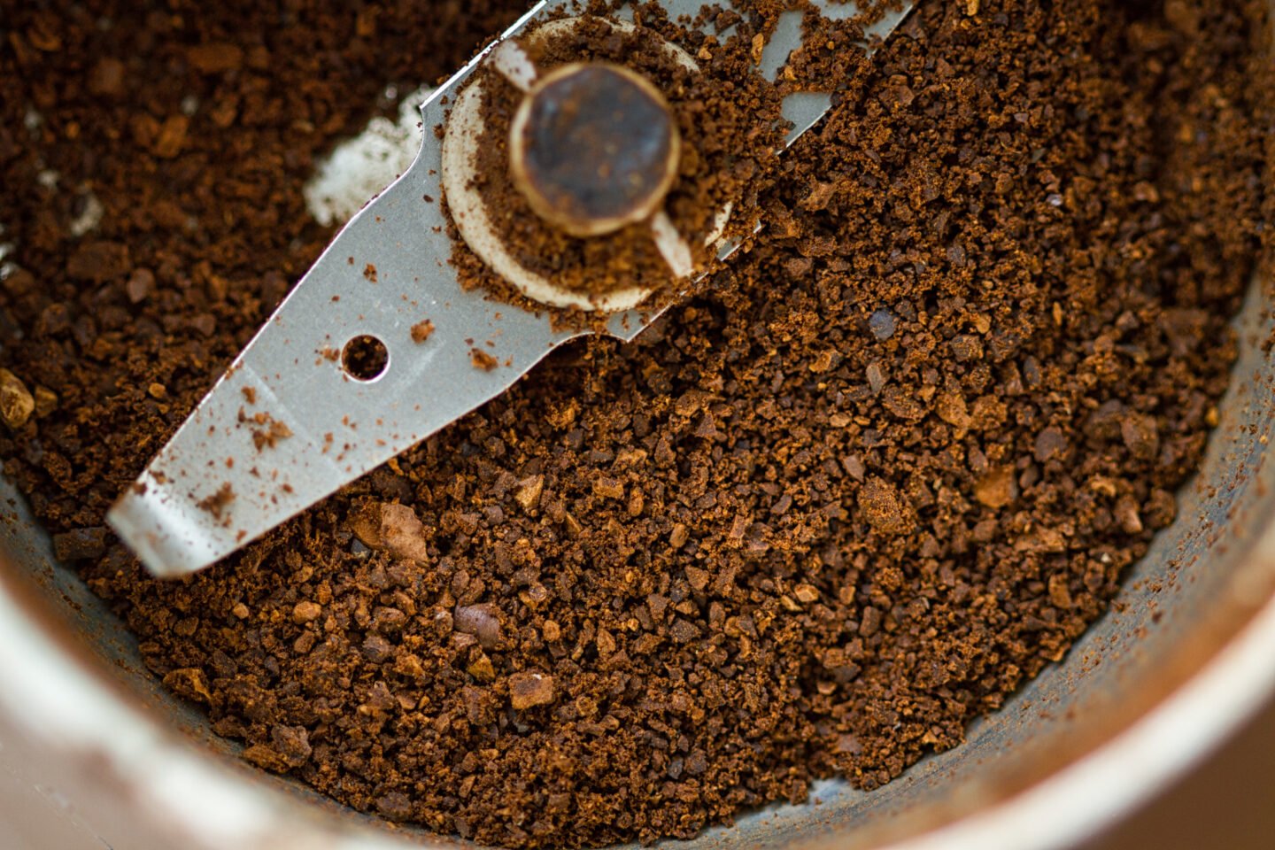 Close,Up,On,An,Electric,Coffee,Grinder,With,Fresh,Coffee