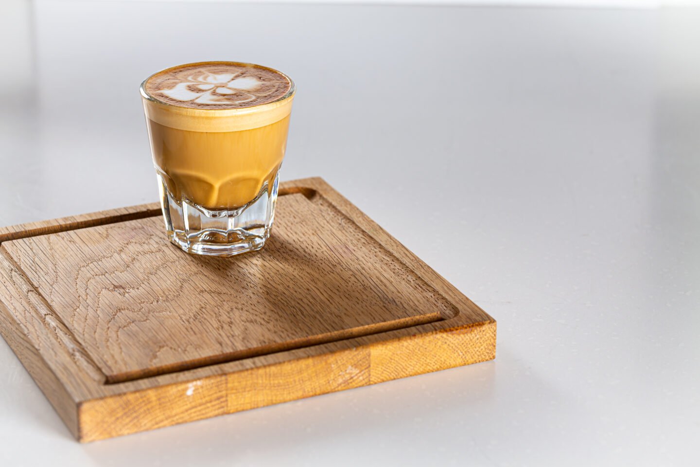Morning,Hot,Piccolo,Latte,On,Wooden,Tray,With,White,Background