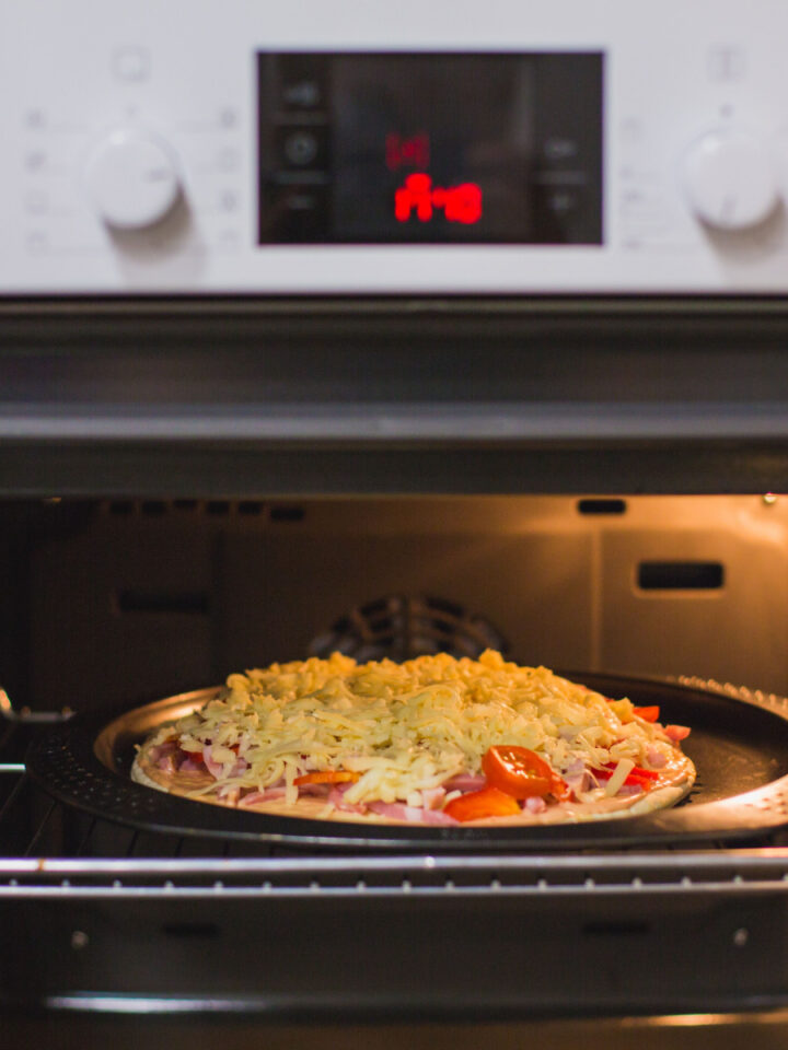 How to Keep Pizza Warm in the Oven Tastylicious