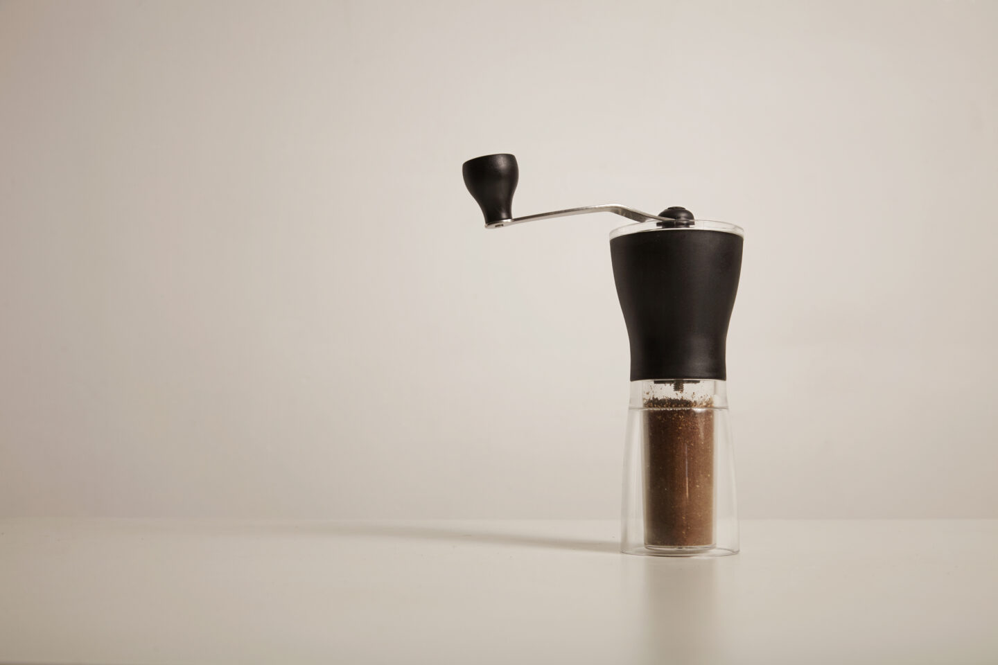 Modern,Slim,Manual,Burr,Grinder,With,Freshly,Ground,Coffee,On