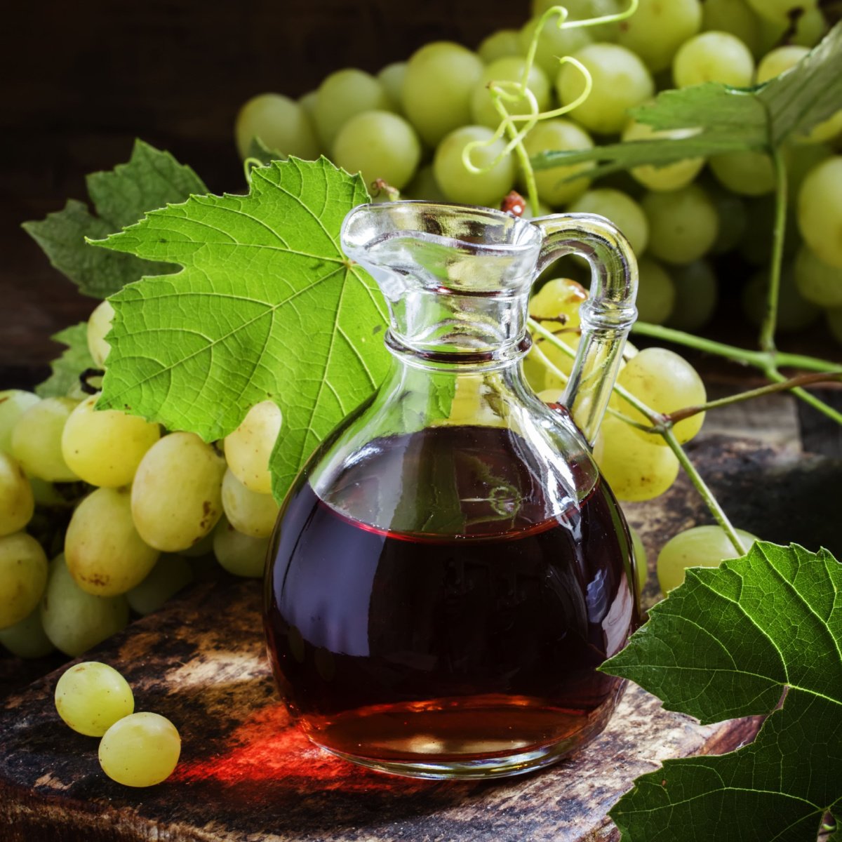 wine vinegar with white grapes