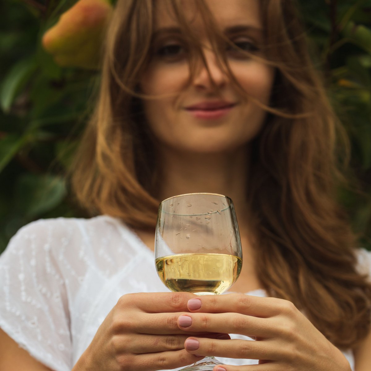 woman holds glass of apple cider vinegar drink