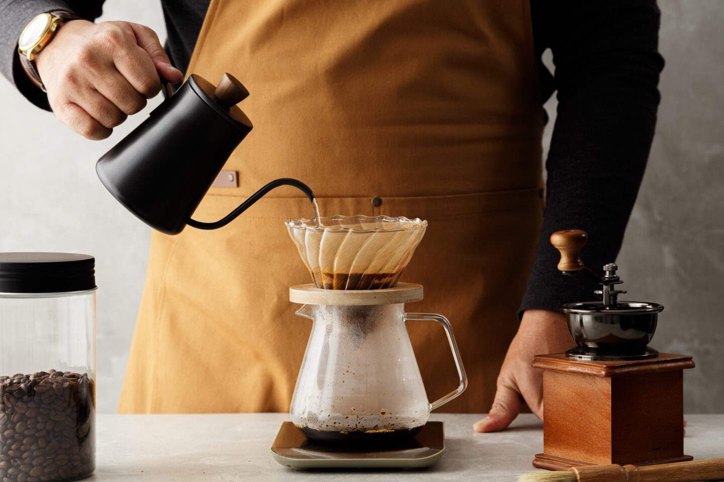 barista-making-hot-coffee-using-pour-over-method
