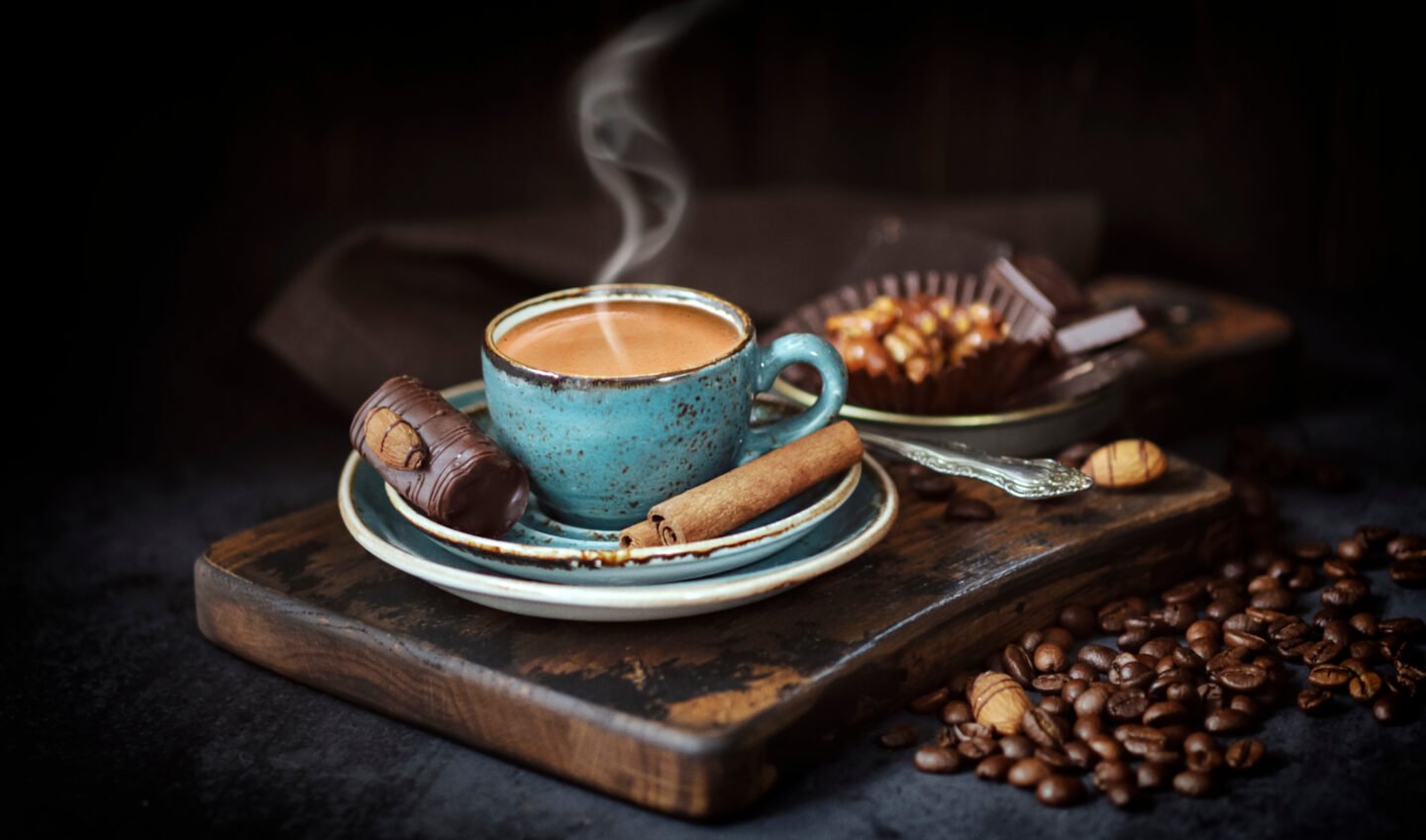 coffee-cup-in-a-rustic-background