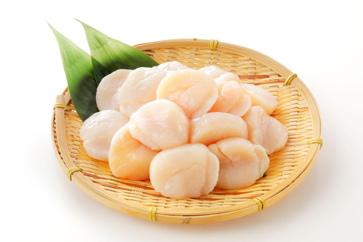 fresh scallops on bamboo colander