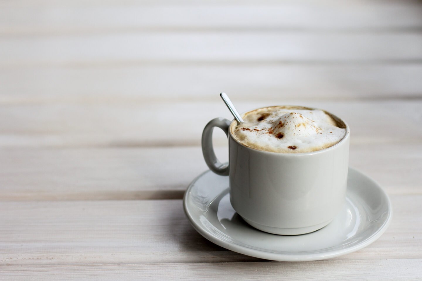 hot-frothy-cappuccino-with-cinnamon