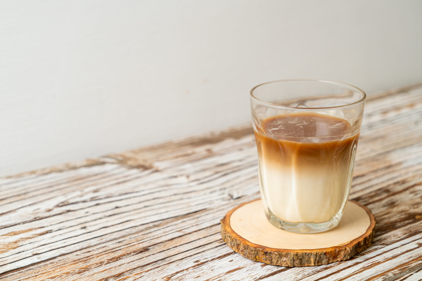 Glass,Of,Latte,Coffee,,Coffee,With,Milk,On,Wood,Background