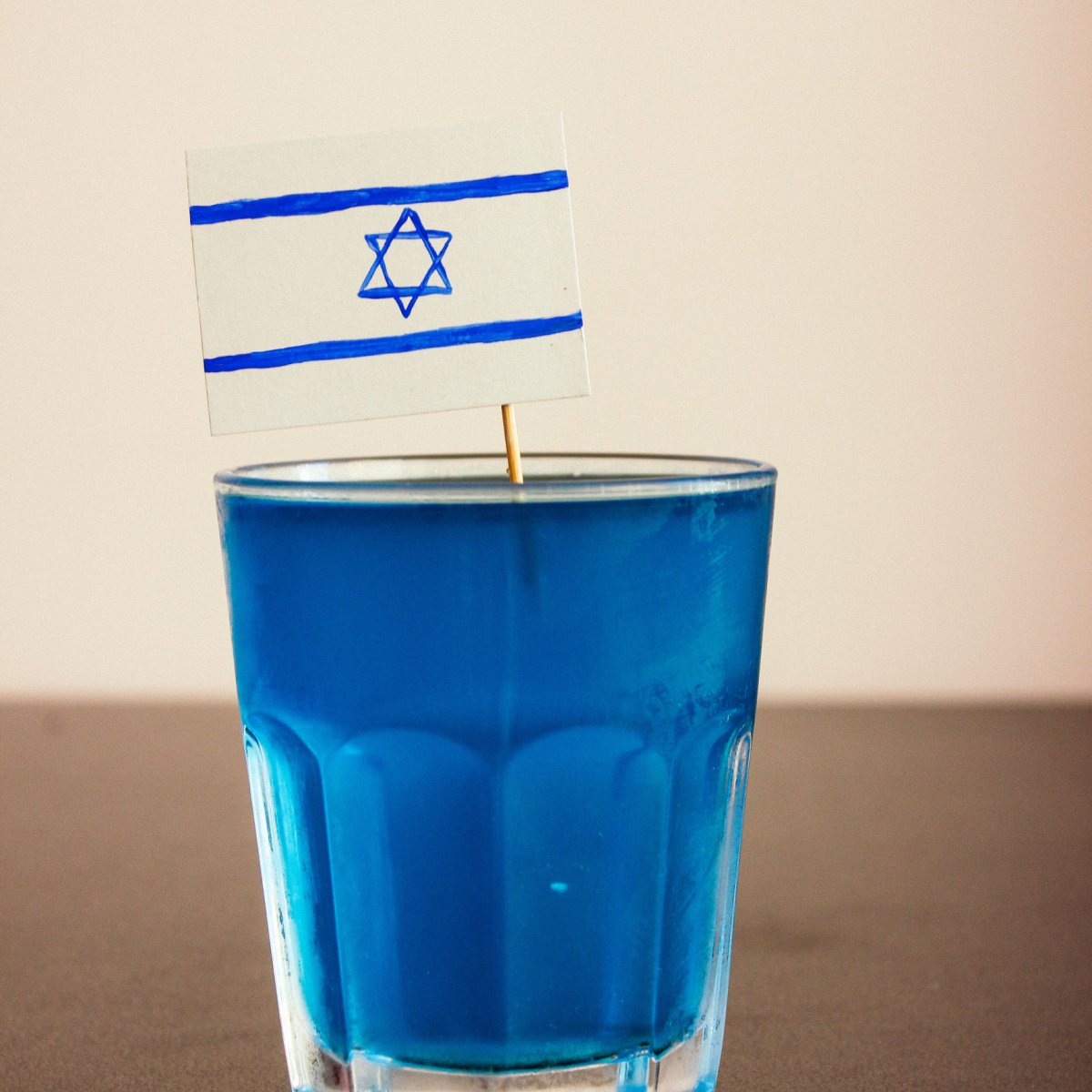 kosher gelatin blue jelly in a glass
