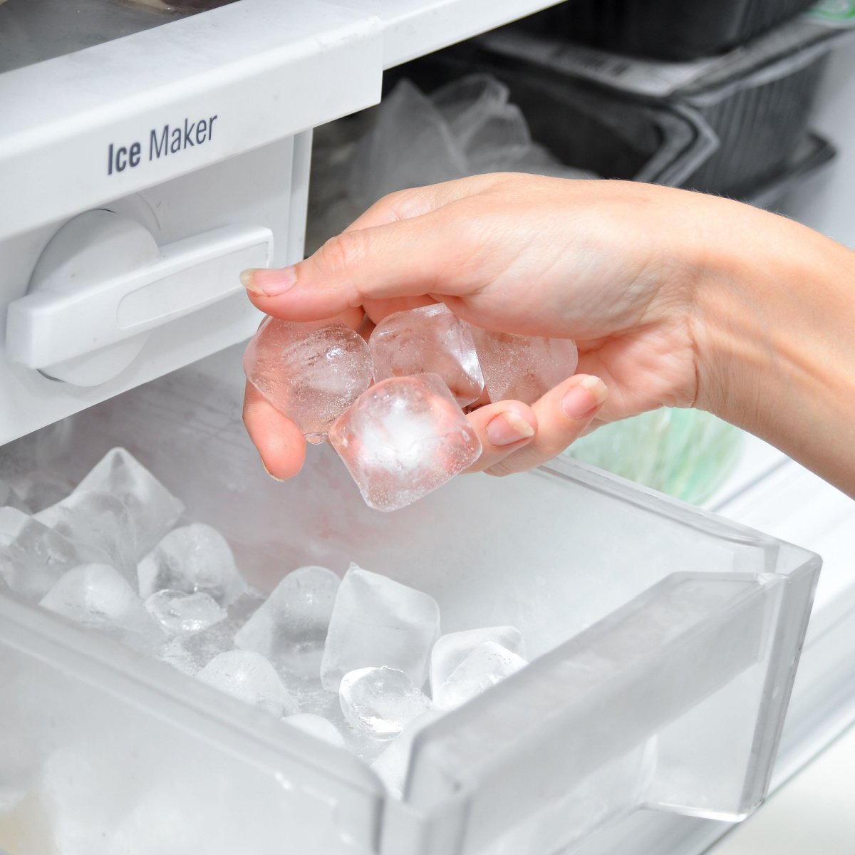 nugget ice maker full of ice cubes