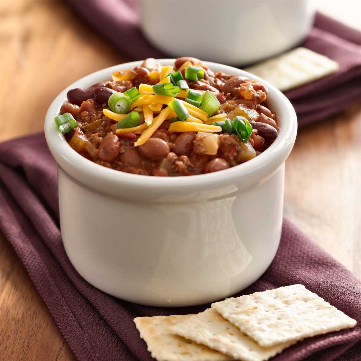 bowl of chili with plain crackers