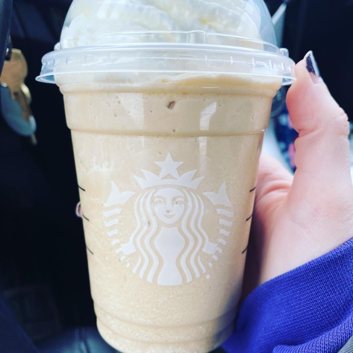 close up on starbucks pistacchio frappuccino held in hand