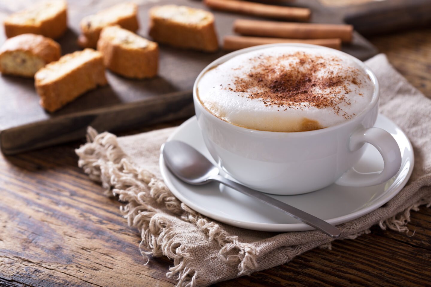 Cup,Of,Cappuccino,Coffee,On,Wooden,Table