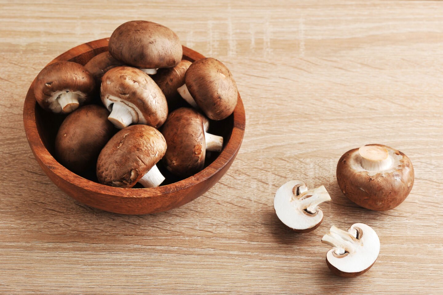 fresh brown caps chestnut mushrooms