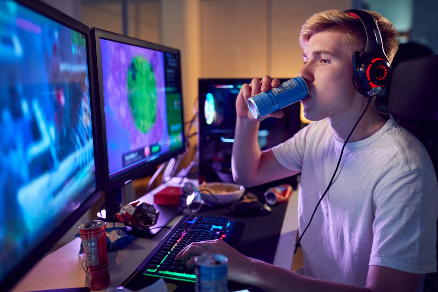 gamer drinking energy drink