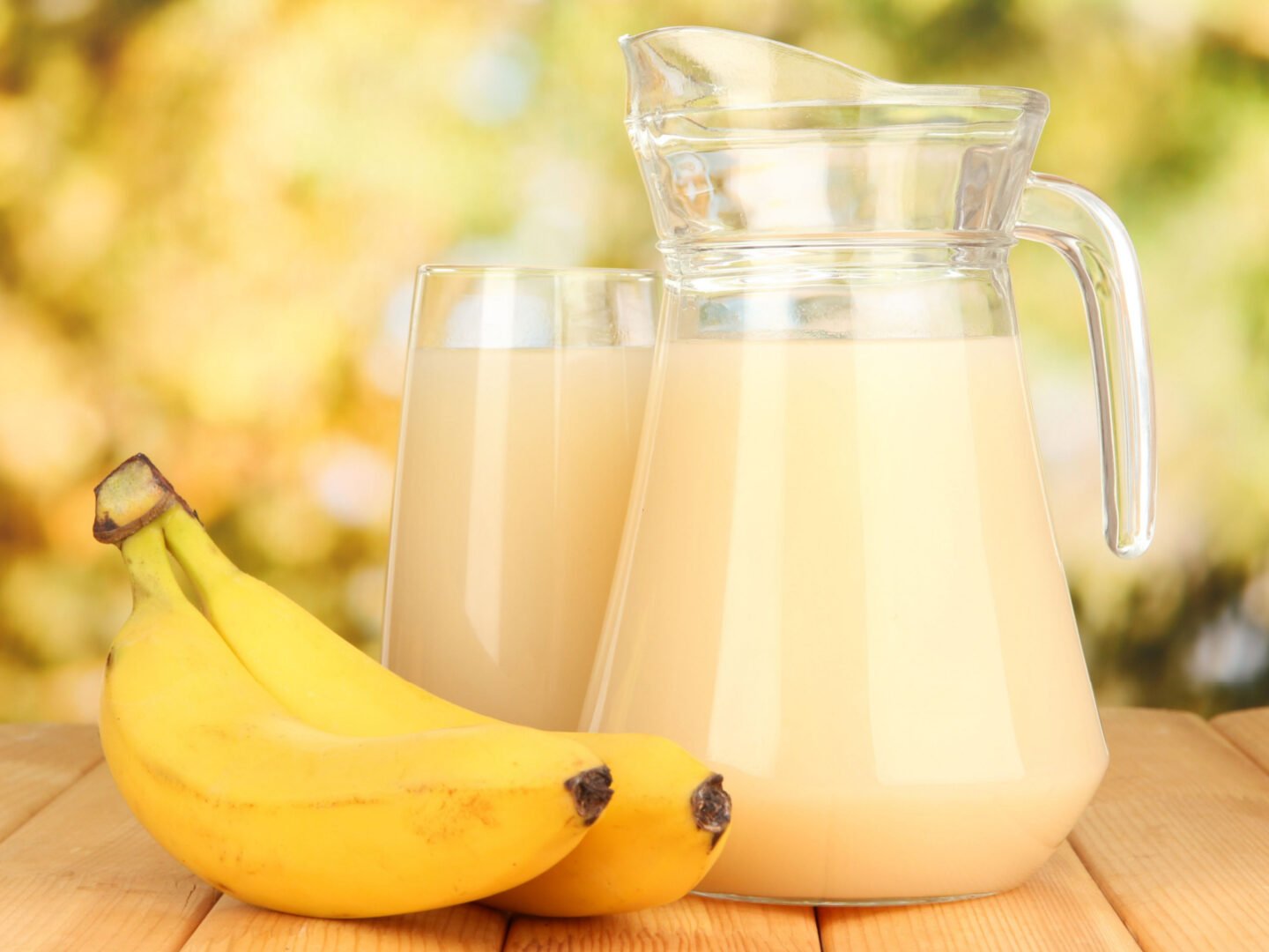 banana juice in a jug