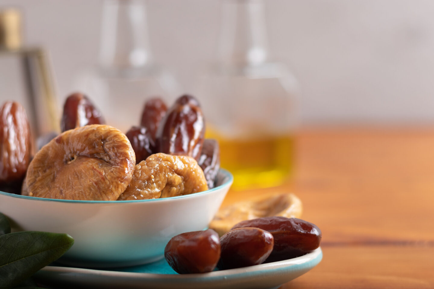 dates and figs in a bowl