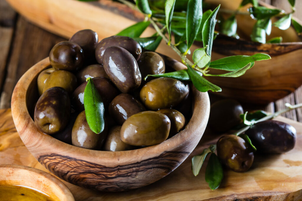 Are Olives Acidic? Tastylicious