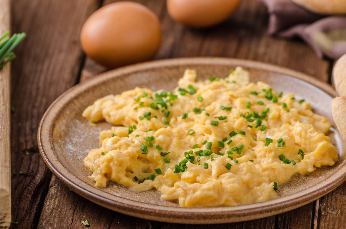 Scrambled eggs with herbs