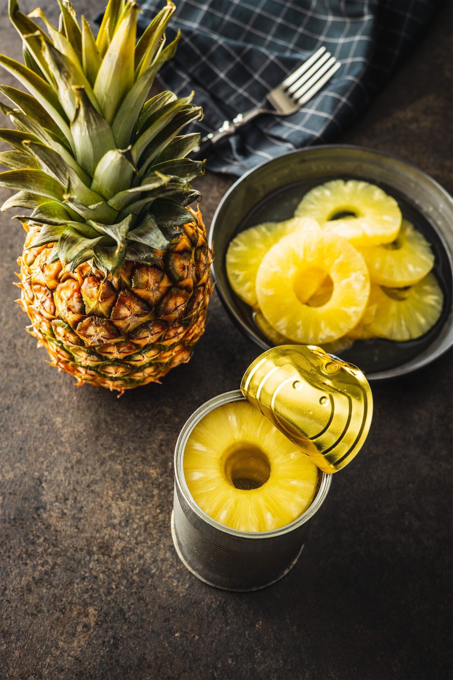 canned sliced pineapple fruit in can
