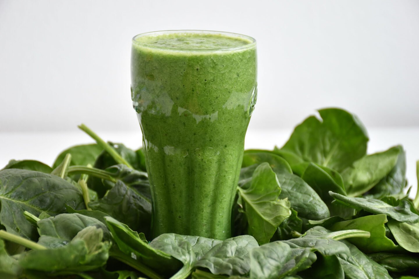 spinach leaves and spinach smoothie