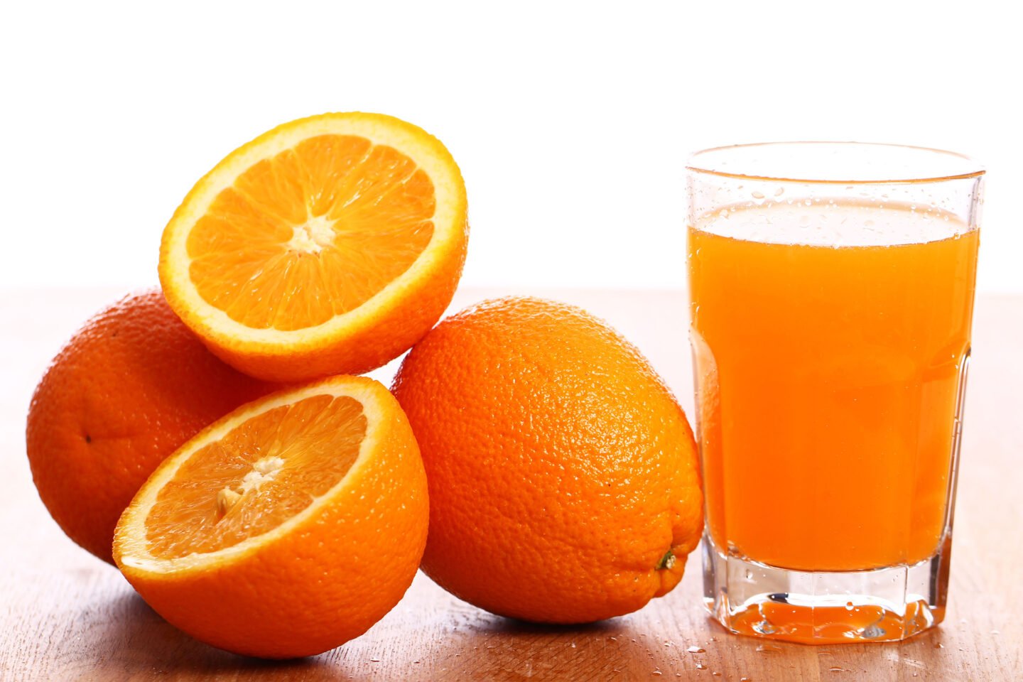 fresh orange juice with ripe oranges