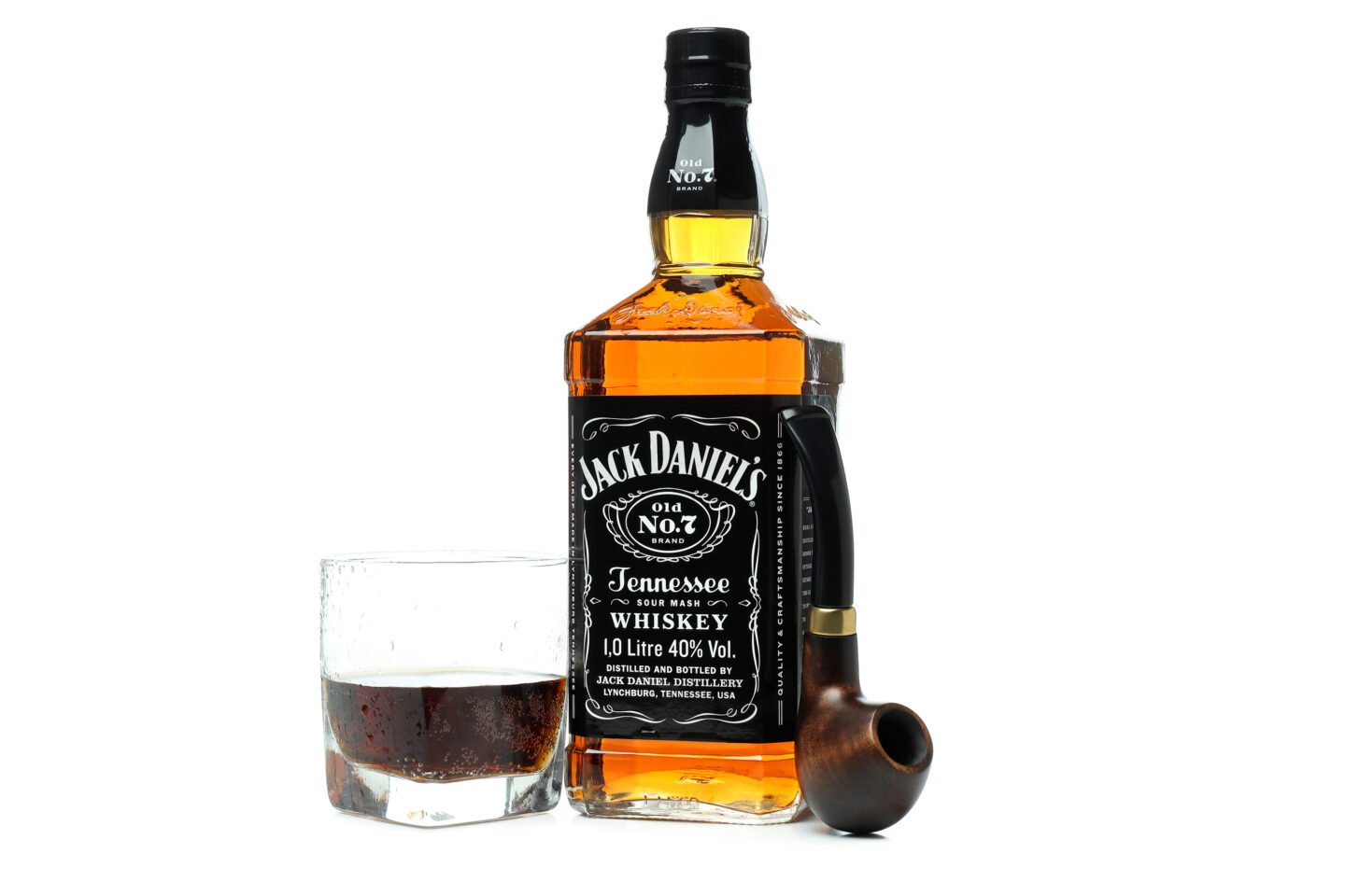 jack daniels bottle and highball glass 1
