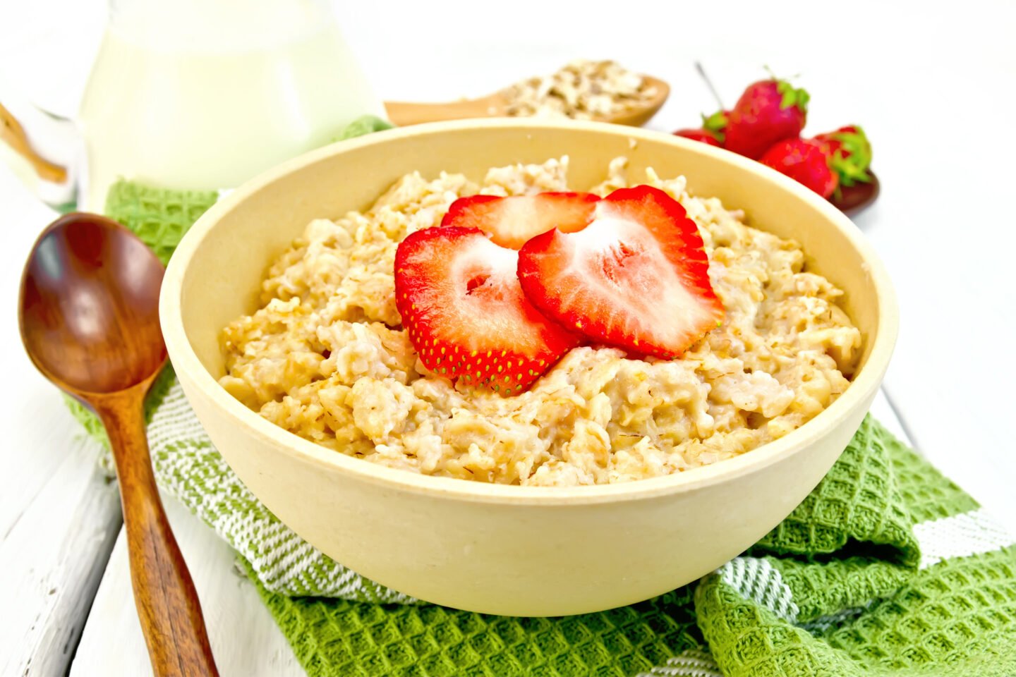 oatmeal with fresh strawberries