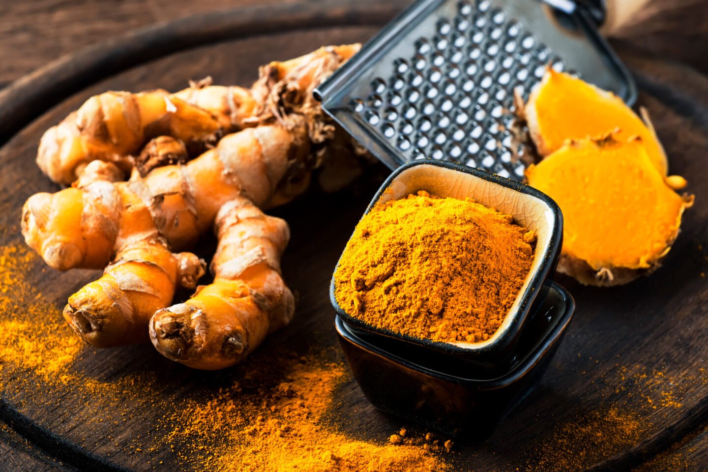 turmeric powder and fresh turmeric