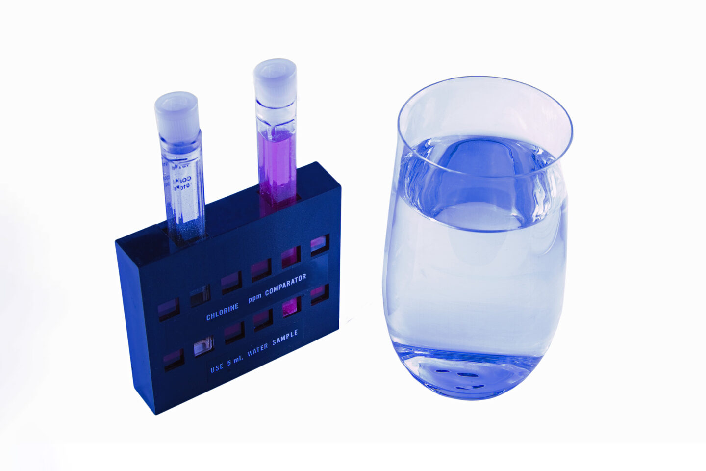glass of water next to chlorine test colorimeter