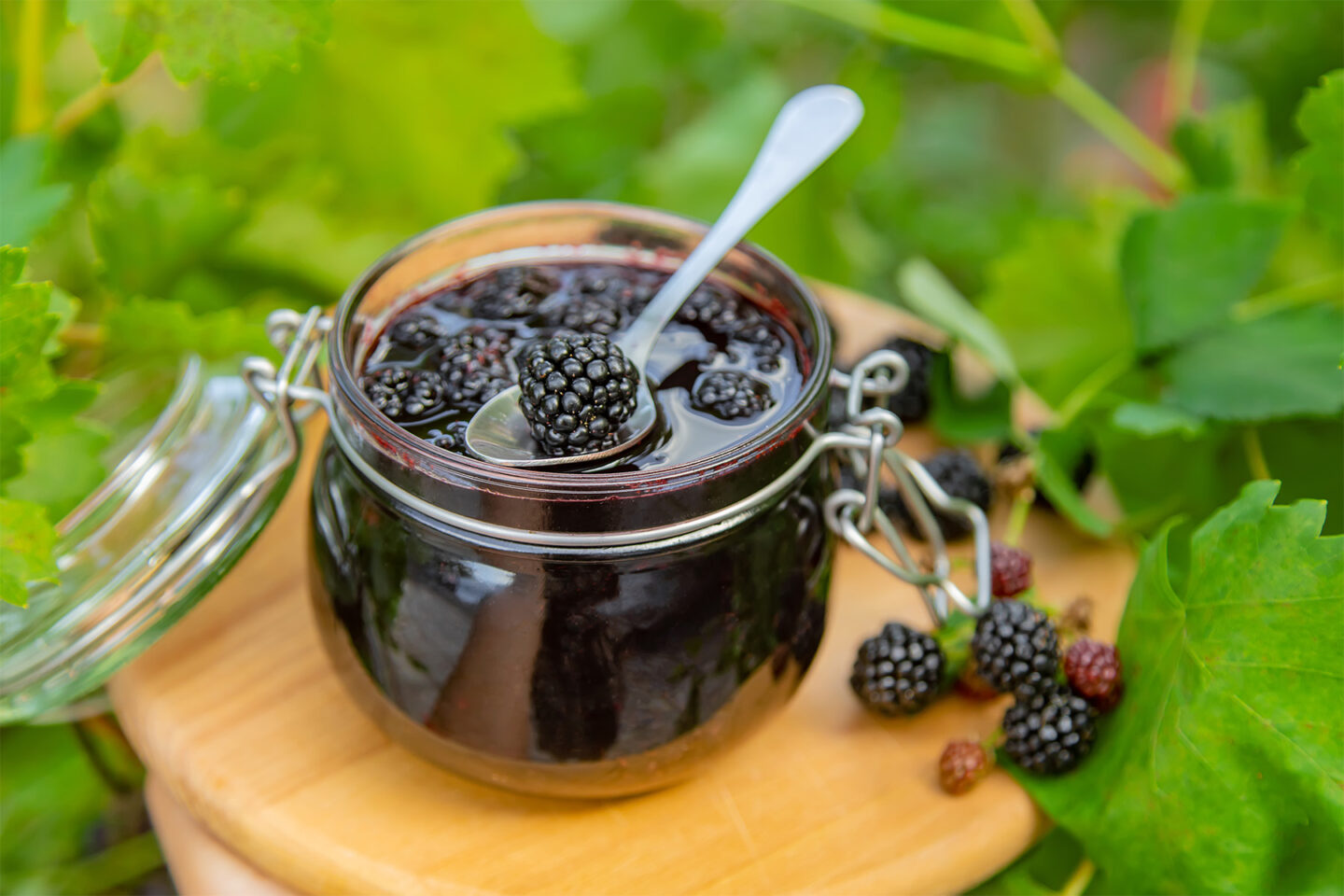 blackberry preserve in a jar